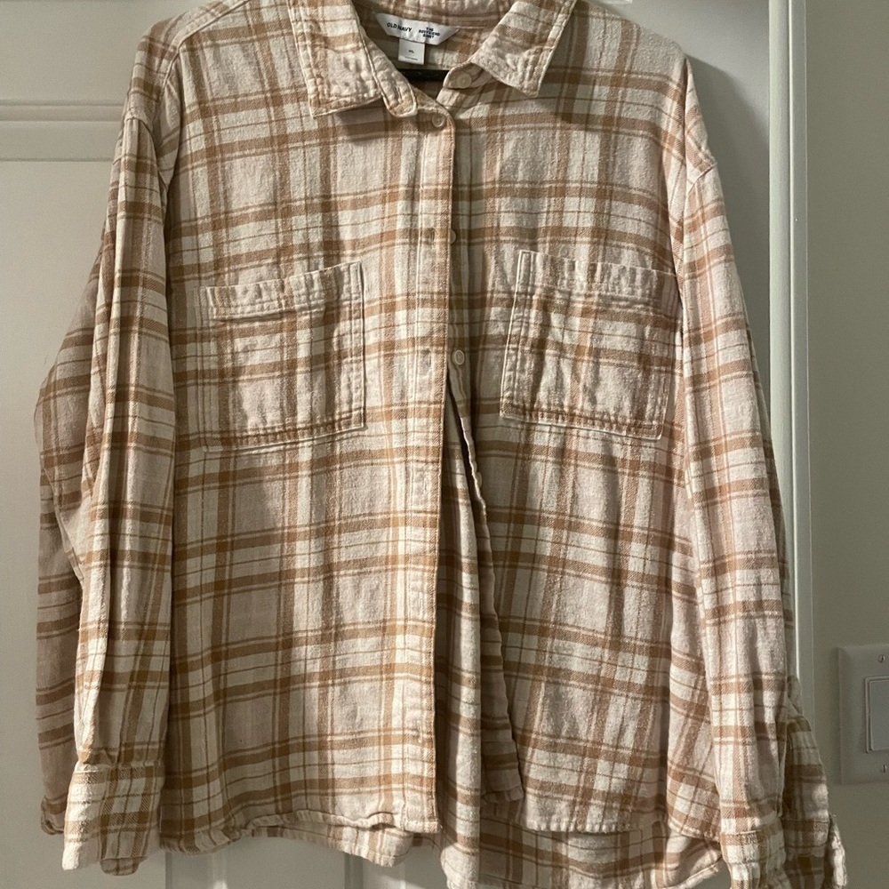 Old Navy Beige and White Flannel